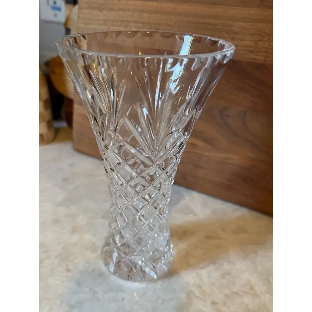 Beautiful cut Crystal vase 7”